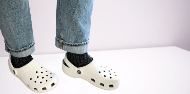 How to Wear Crocs Strap in the Easiest Way!